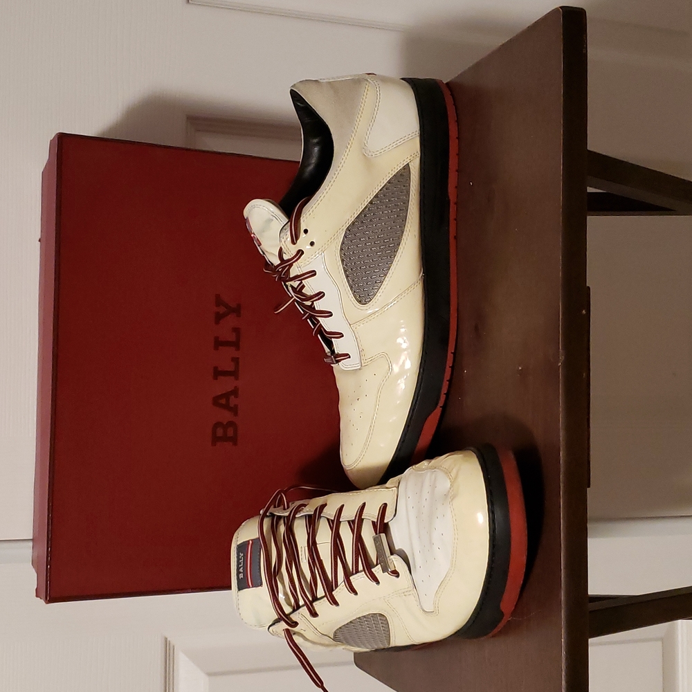 Bally Svia Rener